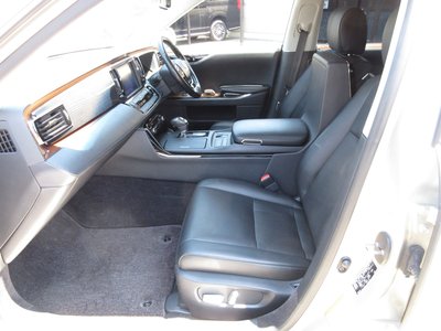 صورة مصغرة 53 لـ 2019 Toyota CENTURY