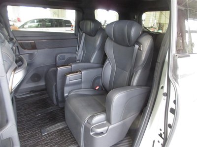 صورة 34 لـ 2024 Toyota ALPHARD