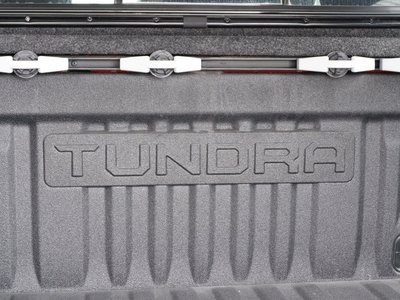 2017 Toyota TUNDRA thumbnail 27