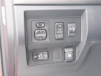 2017 Toyota TUNDRA thumbnail 38