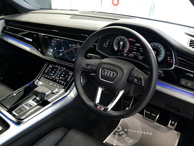 2025 AUDI Q8 photo 10