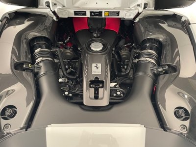 صورة 13 لـ 2021 Ferrari F8 SPIDER