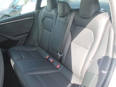 صورة مصغرة 26 لـ 2024 Tesla MODEL 3