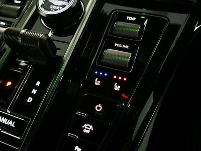 2025 Aston Martin VANTAGE 缩略图 13