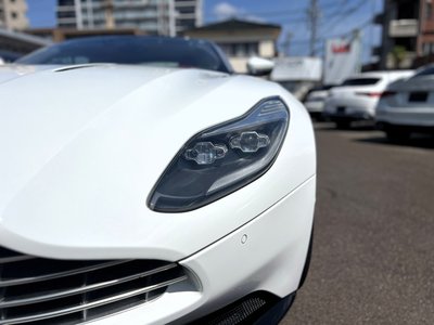 2017 Aston Martin DB11 — фото 5