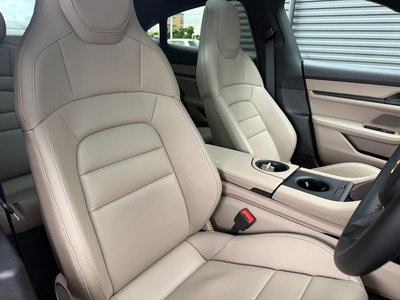2022 Porsche TAYCAN photo 13