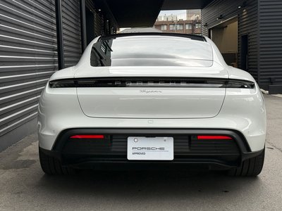 2022 Porsche TAYCAN photo 9