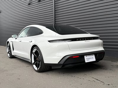 2022 Porsche TAYCAN photo 10