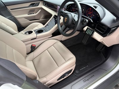 2022 Porsche TAYCAN photo 12