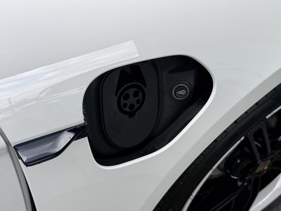 2022 Porsche TAYCAN thumbnail 34