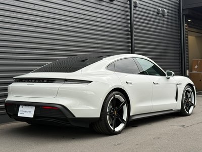 2022 Porsche TAYCAN photo 8