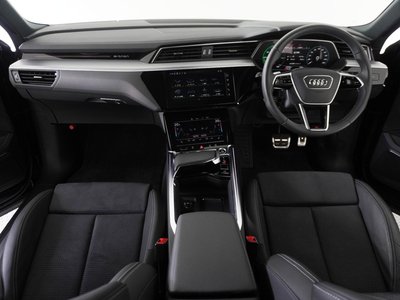 2024 AUDI Q8 SPORTBACK E-TRON — фото 6