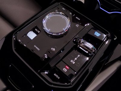 2025 BMW I5 TOURING photo 11