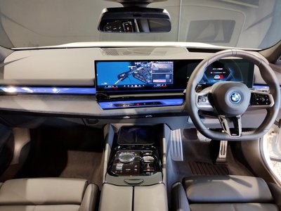 2025 BMW I5 TOURING photo 34