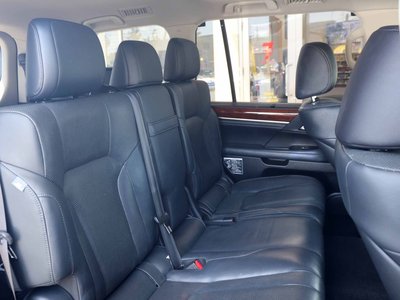 2015 Lexus LX — фото 18