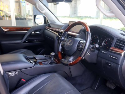 2015 Lexus LX — фото 5