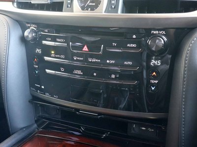 2015 Lexus LX — фото 10
