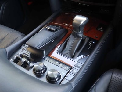 2015 Lexus LX — фото 11