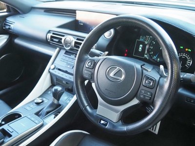 صورة 58 لـ 2021 Lexus RC F