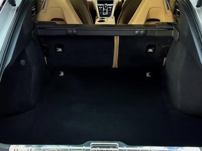 2019 Porsche PANAMERA photo 3
