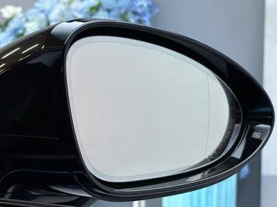 2019 Porsche PANAMERA photo 9