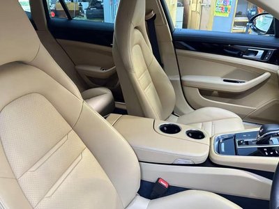 2019 Porsche PANAMERA photo 6