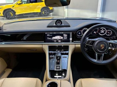 2019 Porsche PANAMERA photo 4