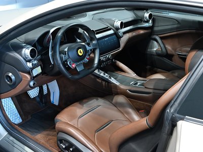 2017 Ferrari GTC4 LUSSO — фото 15