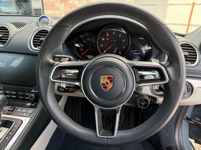 2018 Porsche 718 photo 16