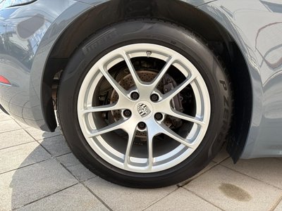 2018 Porsche 718 photo 12