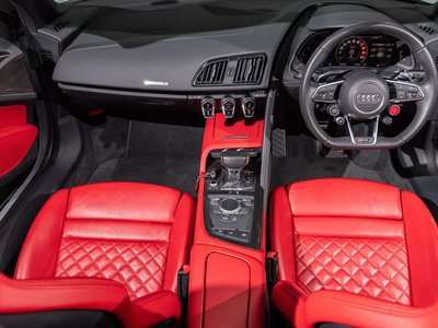 صورة 17 لـ 2017 AUDI R8 SPYDER