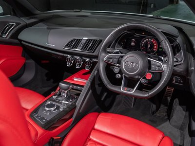 صورة 16 لـ 2017 AUDI R8 SPYDER