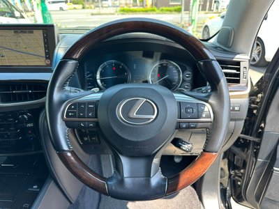 2015 Lexus LX — фото 14