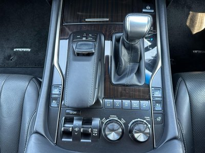 2015 Lexus LX — фото 33