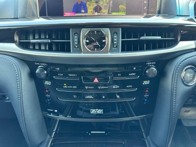 2015 Lexus LX — фото 31