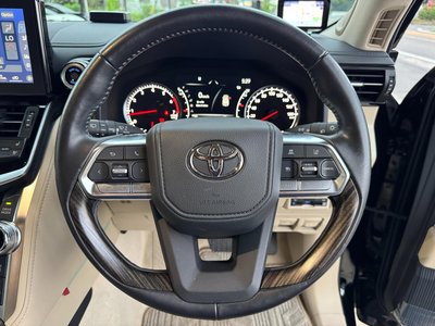 2023 Toyota LAND CRUISER 300 thumbnail 18