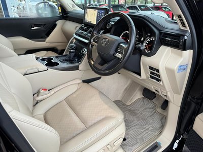 2023 Toyota LAND CRUISER 300 thumbnail 17
