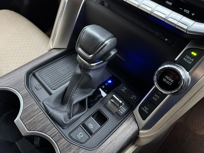 2023 Toyota LAND CRUISER 300 thumbnail 31