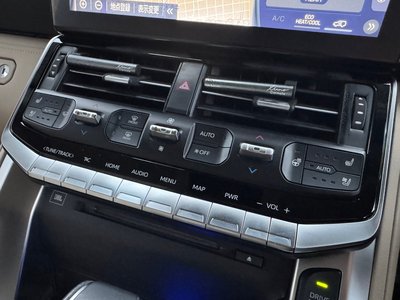 2023 Toyota LAND CRUISER 300 thumbnail 30