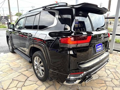 2023 Toyota LAND CRUISER 300 photo 9
