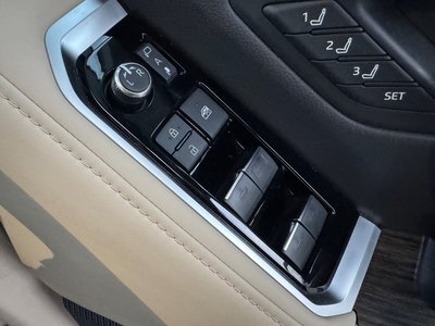 2023 Toyota LAND CRUISER 300 thumbnail 26