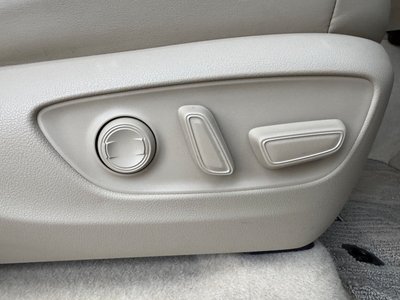2023 Toyota LAND CRUISER 300 thumbnail 24