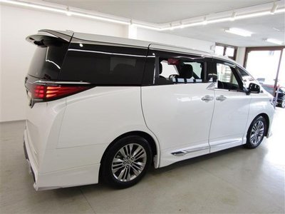 صورة 72 لـ 2025 Toyota ALPHARD