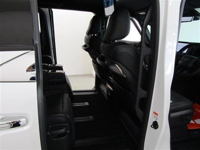 صورة 49 لـ 2025 Toyota ALPHARD