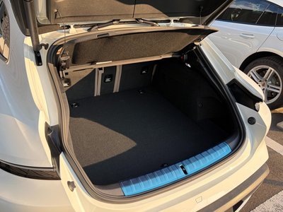2025 Porsche TAYCAN thumbnail 24