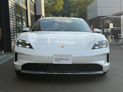 2025 Porsche TAYCAN photo 9