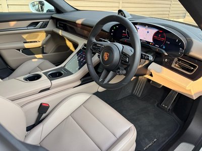 2025 Porsche TAYCAN photo 15