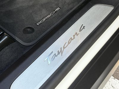 2025 Porsche TAYCAN thumbnail 31