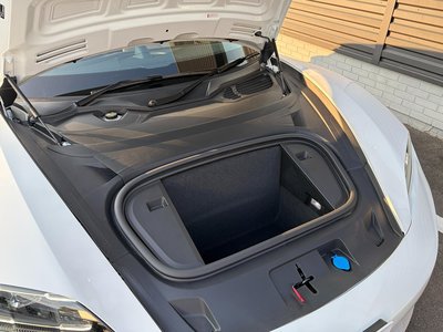2025 Porsche TAYCAN thumbnail 25