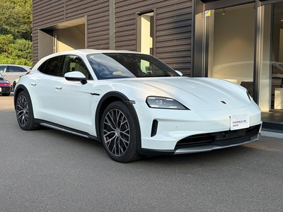 2025 Porsche TAYCAN photo 8